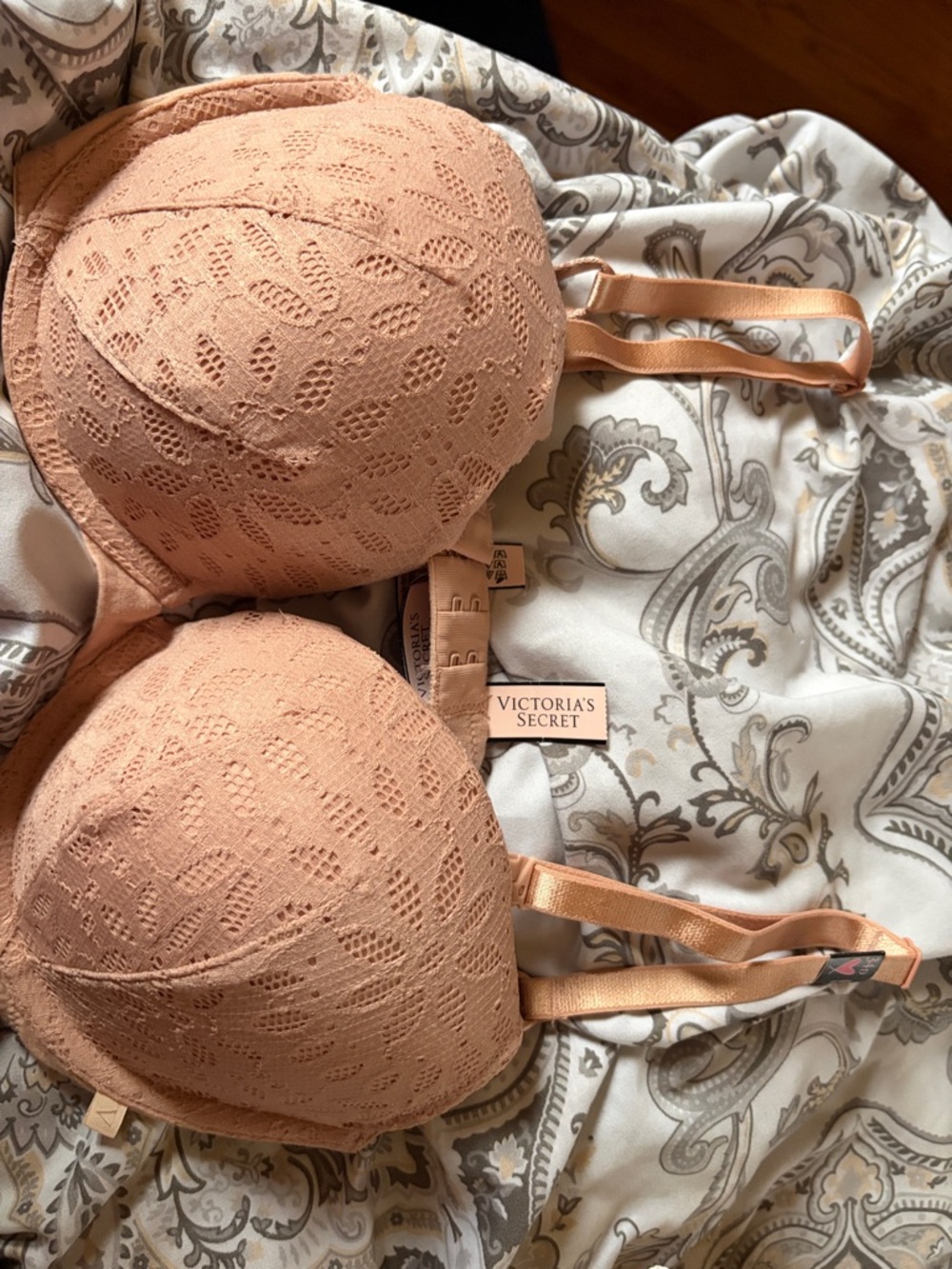 Victoria's Secret Peach Lace Plunge Bra